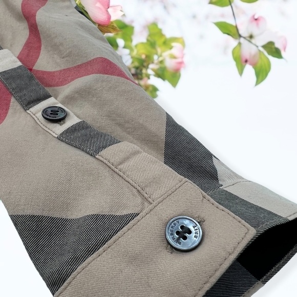 BURBERRY Button Down - Picture 7 of 8